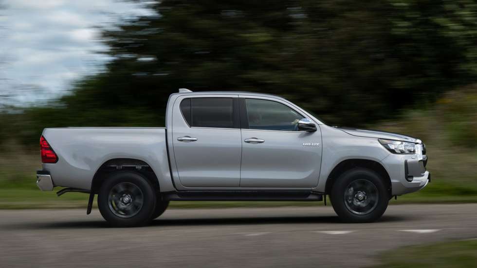 Οι τιμές του ήπια υβριδικού diesel Toyota Hilux στην Ελλάδα